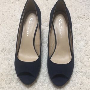 New Navy heels  CL by Laundry size 7.5